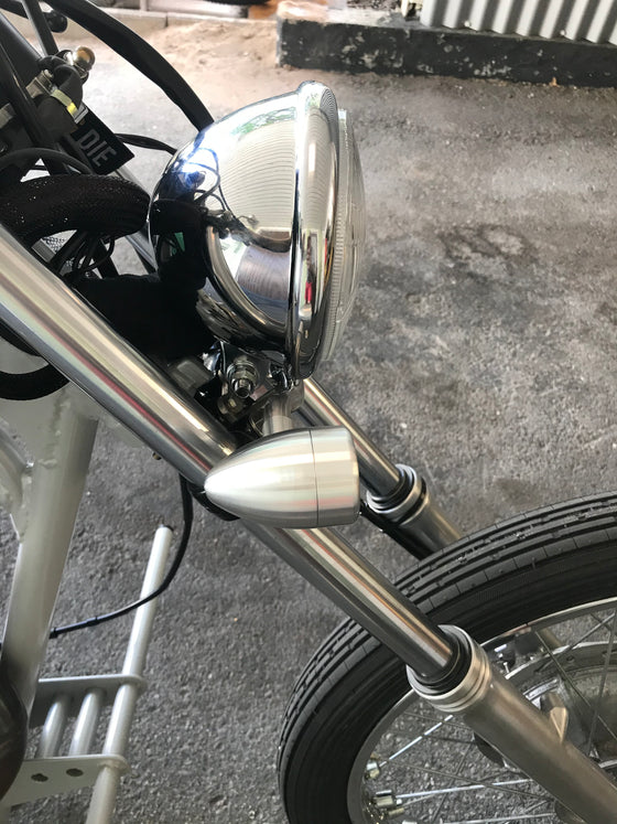 Special Custom SR400 from Sweden - Indicators, Grips & Internal Throttle